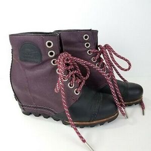 ISO Sorel wedge purple dahlia size 9